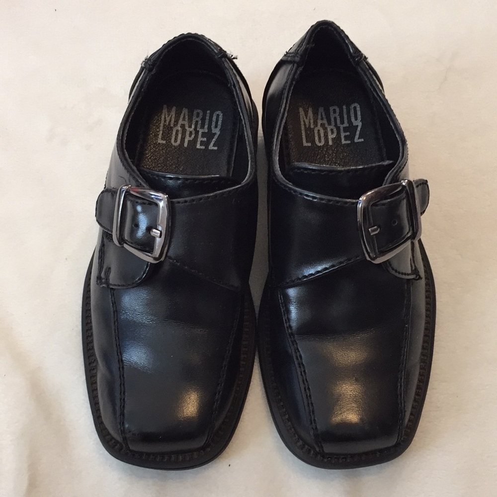 Mario Lopez Black buckle loafers
